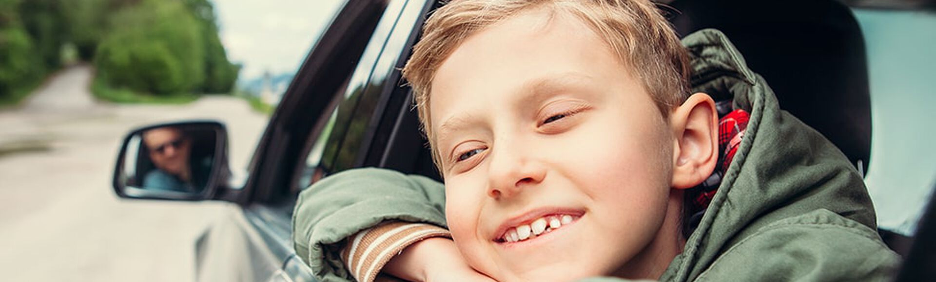 Niño paseando en el carro